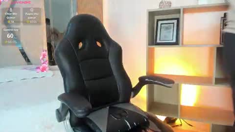 Snapshot of axel_grey_ chatting on 06-27-26, 12:44 axel_grey_ online show from 06-27-26, 12:44
