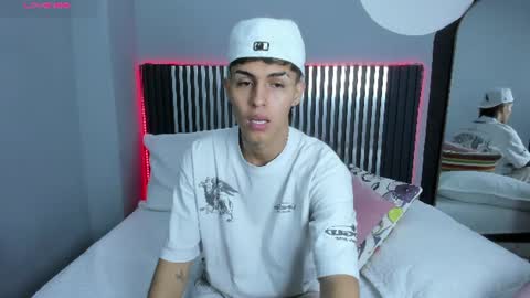 Snapshot of axel_mendoza_ chatting on 07-11-26, 08:33 A X E L online show from 07-11-26, 08:33