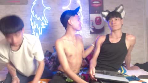 Snapshot of axel_milo_and_kairo chatting on 11-30-25, 04:05 axel_milo_and_kairo online show from 11-30-25, 04:05