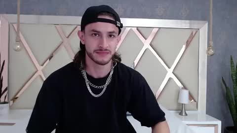 Axel  online show from 05-31-26, 03:19