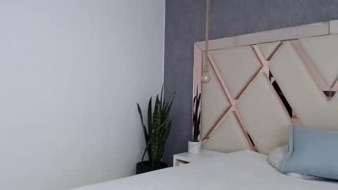 Axel  online show from 05-31-26, 08:32