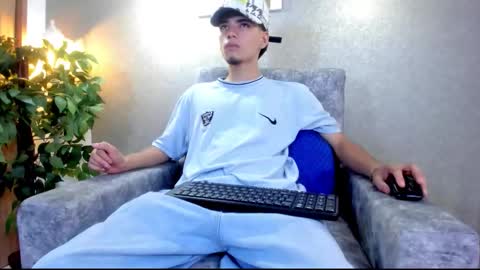 Snapshot of axel_wiliams chatting on 10-10-25, 06:07 axel  online show from 10-10-25, 06:07