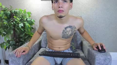 Snapshot of axel_wiliams chatting on 11-14-25, 03:49 axel online show from 11-14-25, 03:49