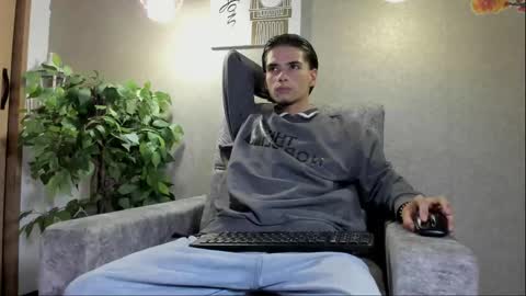 Snapshot of axel_wiliams chatting on 12-03-25, 06:43 axel online show from 12-03-25, 06:43