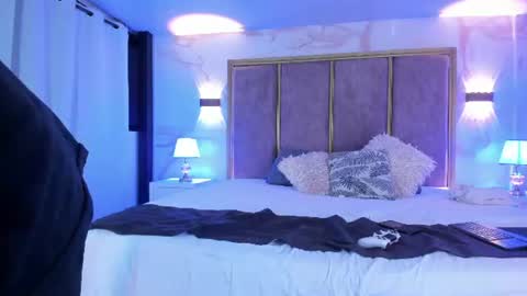 Snapshot of axelandrenata chatting on 06-19-26, 04:50 Axel and Renata online show from 06-19-26, 04:50
