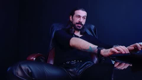 AxelColton online show from 10-31-25, 11:33