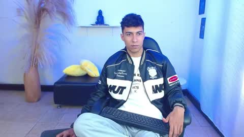 Axel online show from 07-15-26, 01:49