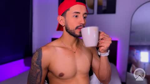 Snapshot of axelking13 chatting on 12-03-25, 10:08 Axel King online show from 12-03-25, 10:08