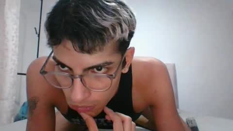 Axel  online show from 12-24-24, 12:11