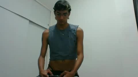 Axel  online show from 02-18-25, 02:49