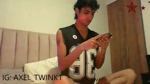 Axel  online show from 11-18-25, 03:12