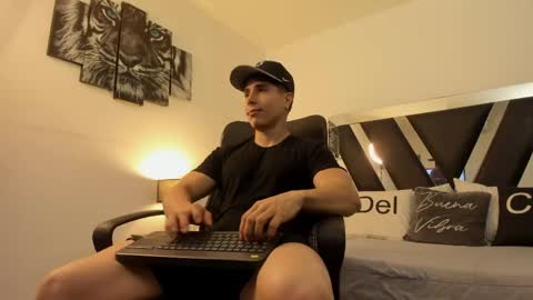 axelmartinezz online show from 04-19-26, 08:11