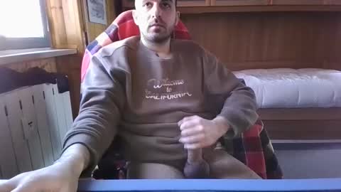 Snapshot of axelxidan chatting on 12-31-24, 12:15 Axel online show from 12-31-24, 12:15