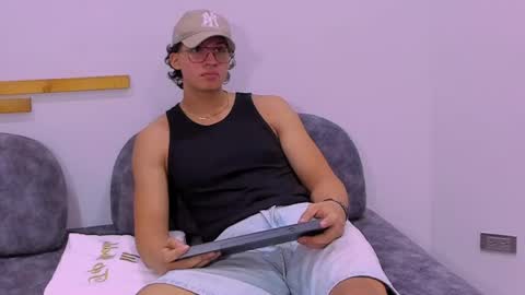 Snapshot of axxel_body chatting on 04-01-26, 08:17 Axxel online show from 04-01-26, 08:17