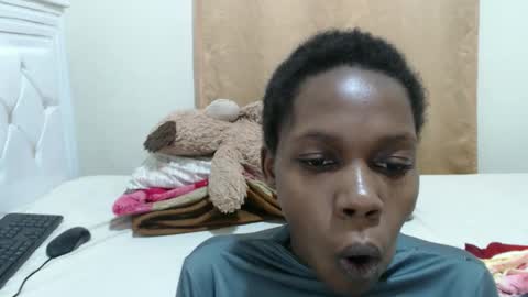 Snapshot of ayatie chatting on 09-25-25, 09:24 Ayie online show from 09-25-25, 09:24