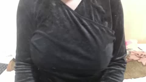 Snapshot of ayatie chatting on 11-10-25, 10:03 Ayie online show from 11-10-25, 10:03