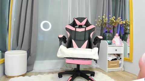 Snapshot of ayaye_ chatting on 01-09-26, 08:21 SundyRose online show from 01-09-26, 08:21