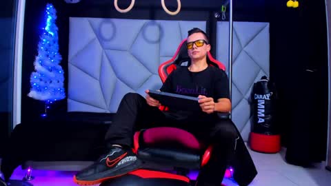 Snapshot of aydenmillerdom chatting on 12-10-24, 08:05 Ayden Miller online show from 12-10-24, 08:05