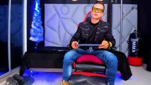 Snapshot of aydenmillerdom chatting on 12-13-24, 02:43 Ayden Miller online show from 12-13-24, 02:43