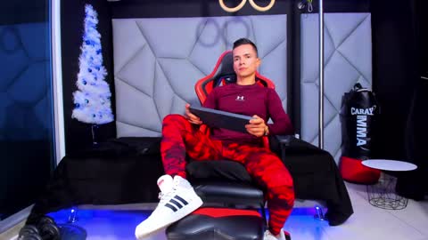 Snapshot of aydenmillerdom chatting on 12-22-24, 05:12 Ayden Miller online show from 12-22-24, 05:12