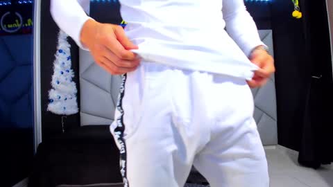 Snapshot of aydenmillerdom chatting on 12-27-24, 02:47 Ayden Miller online show from 12-27-24, 02:47