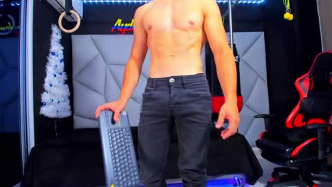 Snapshot of aydenmillerdom chatting on 12-27-24, 08:56 Ayden Miller online show from 12-27-24, 08:56