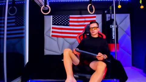 Snapshot of aydenmillerdom chatting on 01-23-25, 04:04 Ayden Miller online show from 01-23-25, 04:04