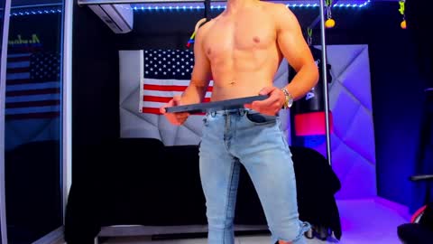 Snapshot of aydenmillerdom chatting on 01-30-25, 06:13 Ayden Miller online show from 01-30-25, 06:13