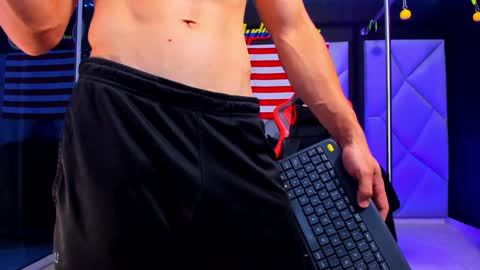 Snapshot of aydenmillerdom chatting on 02-03-25, 04:46 Ayden Miller online show from 02-03-25, 04:46