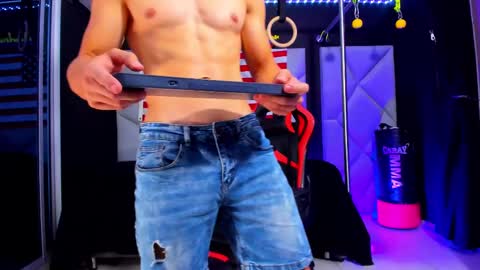 Snapshot of aydenmillerdom chatting on 02-11-25, 01:20 Ayden Miller online show from 02-11-25, 01:20