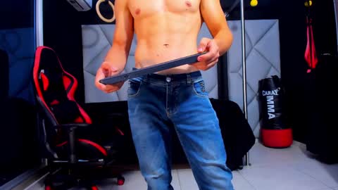 Snapshot of aydenmillerdom chatting on 02-22-25, 09:37 Ayden Miller online show from 02-22-25, 09:37