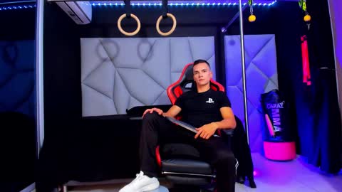 Snapshot of aydenmillerdom chatting on 03-05-25, 02:46 Ayden Miller online show from 03-05-25, 02:46