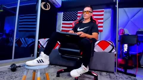 Snapshot of aydenmillerdom chatting on 09-10-25, 05:02 Ayden Miller online show from 09-10-25, 05:02