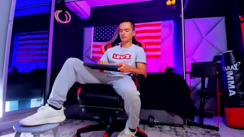 Snapshot of aydenmillerdom chatting on 09-16-25, 02:18 Ayden Miller online show from 09-16-25, 02:18