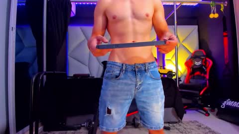 Snapshot of aydenmillerdom chatting on 11-06-25, 02:34 Ayden Miller online show from 11-06-25, 02:34