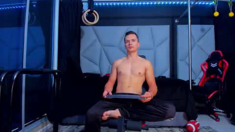 Snapshot of aydenmillerdom chatting on 11-06-25, 02:51 Ayden Miller online show from 11-06-25, 02:51