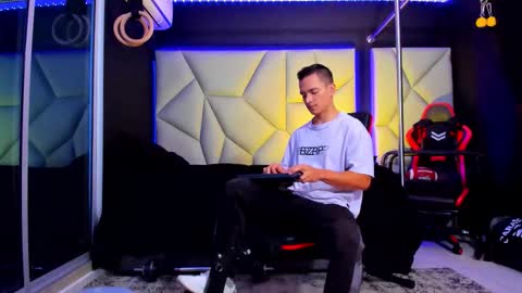 Snapshot of aydenmillerdom chatting on 11-26-25, 01:45 Ayden Miller online show from 11-26-25, 01:45