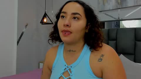 Snapshot of ayla_martinez chatting on 02-10-25, 01:35 Ayla online show from 02-10-25, 01:35