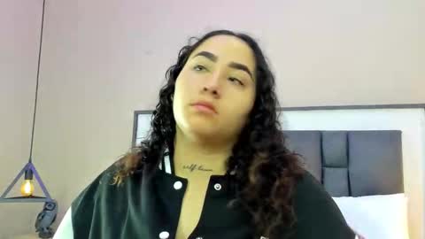 Snapshot of ayla_martinez chatting on 09-17-25, 02:13 Ayla online show from 09-17-25, 02:13