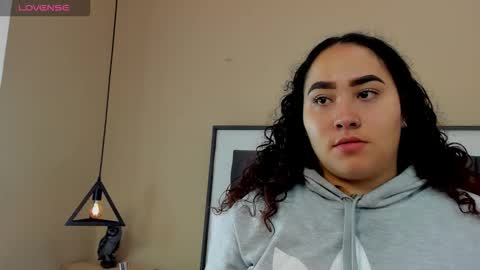 Snapshot of ayla_martinez chatting on 09-18-25, 02:13 Ayla online show from 09-18-25, 02:13