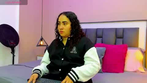 Snapshot of ayla_martinez chatting on 09-22-25, 01:51 Ayla online show from 09-22-25, 01:51