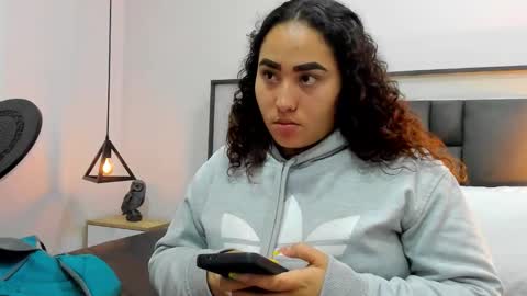 Snapshot of ayla_martinez chatting on 10-05-25, 02:32 Ayla online show from 10-05-25, 02:32