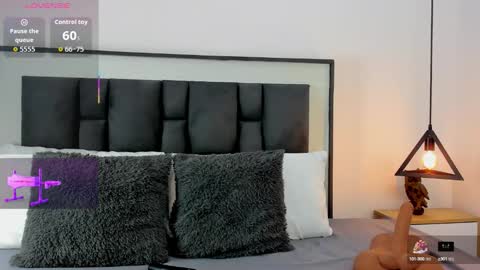 Snapshot of ayla_martinez chatting on 10-15-25, 02:33 Ayla online show from 10-15-25, 02:33