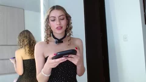 Snapshot of ayleen_m chatting on 02-01-26, 01:42 AYLEEN online show from 02-01-26, 01:42