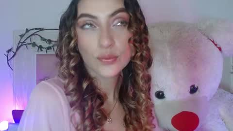 Snapshot of ayleen_m chatting on 05-26-26, 01:45 AYLEEN online show from 05-26-26, 01:45