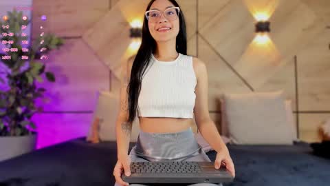 ayllin  online show from 10-24-25, 07:43