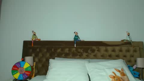 Aylin online show from 11-15-25, 06:00