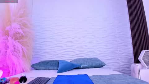 aylinlove_ online show from 06-11-26, 12:25