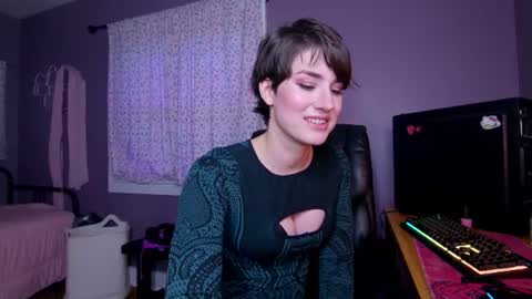 Snapshot of aynmarie chatting on 06-26-26, 12:37 mia rand online show from 06-26-26, 12:37