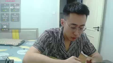 ayyzqh66 online show from 04-28-26, 02:11